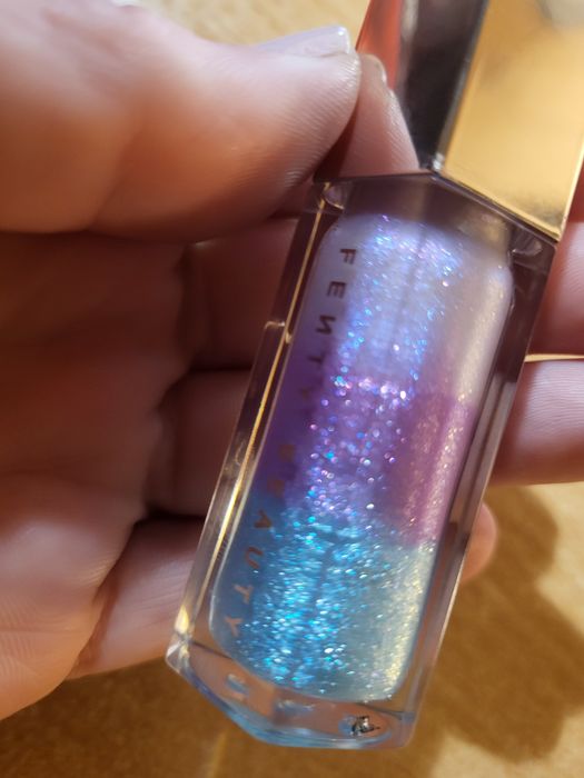 Fenty beauty  новият блестящ гланц Stackz Layered Lip Luminizer