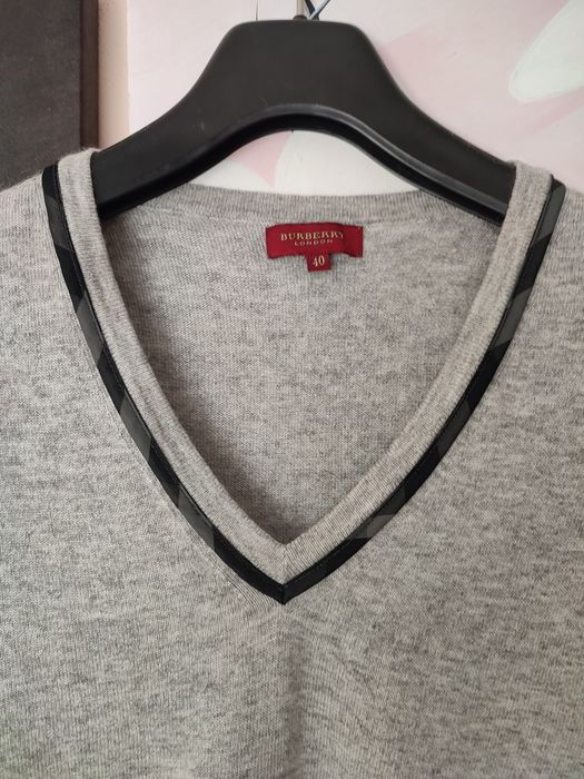Burberry оригинален пуловер S