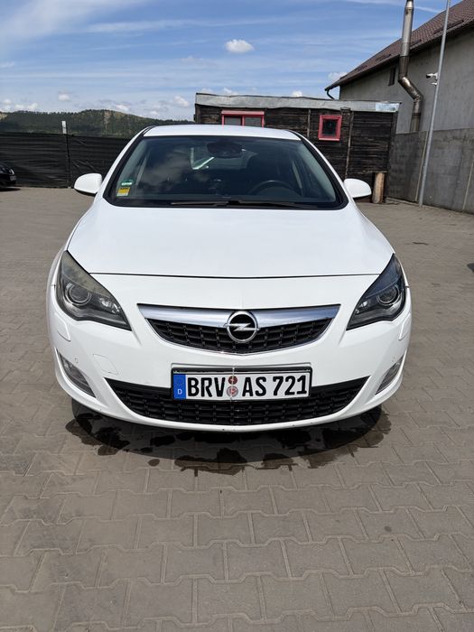 De vanzare Opel astra J