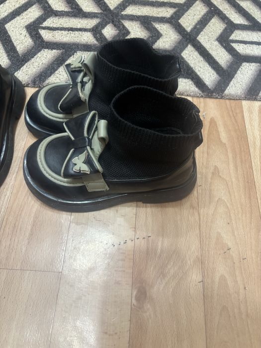 Продам детскую обувь