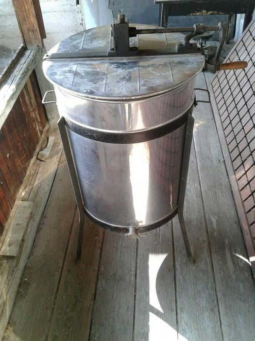 Центрофуга за вадене на мед ,неръждаема.