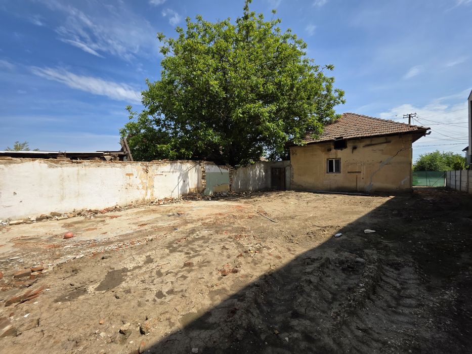Casă bătrânească + Teren Podari (Strada Principală)