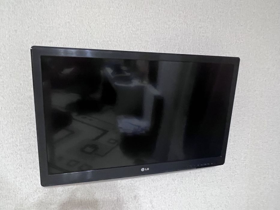 Продам телевизор LG диагональ 81 см