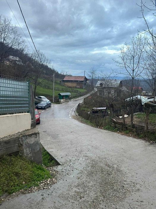 Teren + casă bătrânească la munte judet Vâlcea