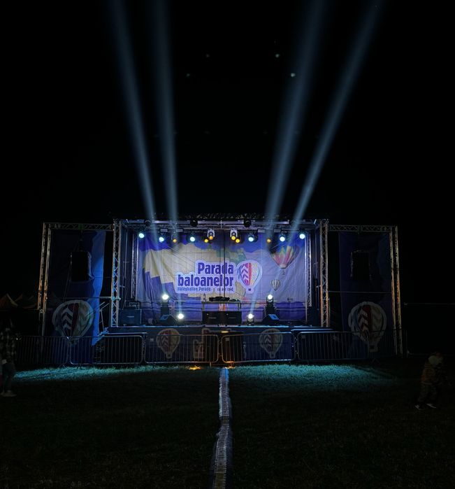 Servicii de sonorizare și lumini, scenă, concerte, nunți, festivaluri.