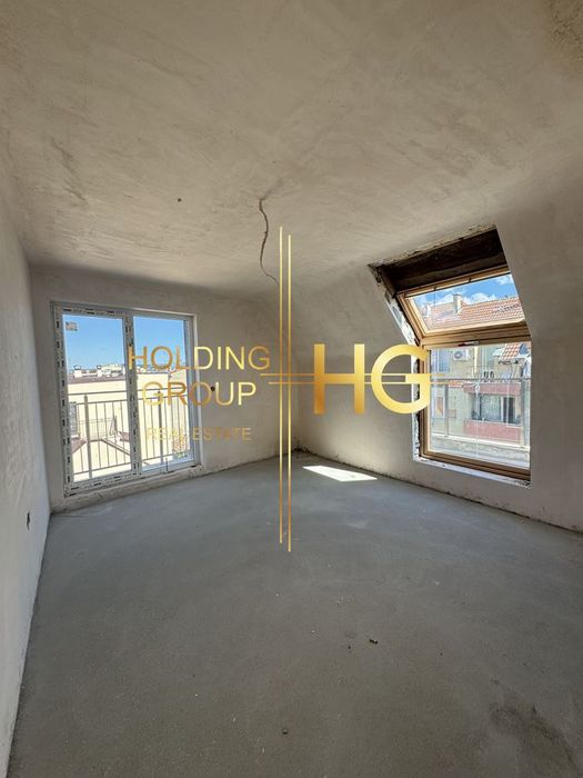 Панораме тристаен под спирка Патриарха