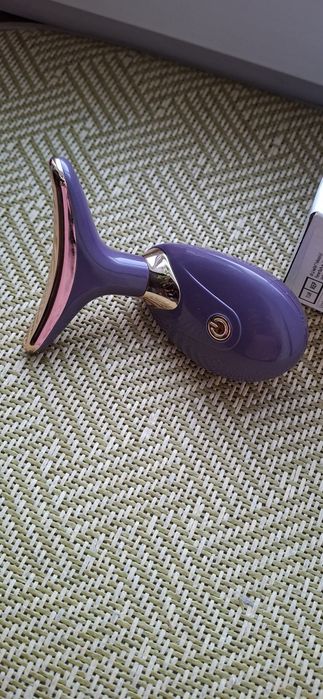 Массажёр для лица.