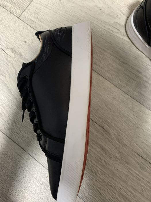 Аяқ киім лабутен