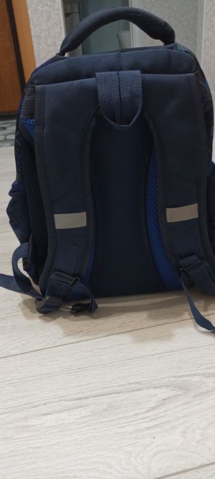 Продам портфель на мальчика школьный