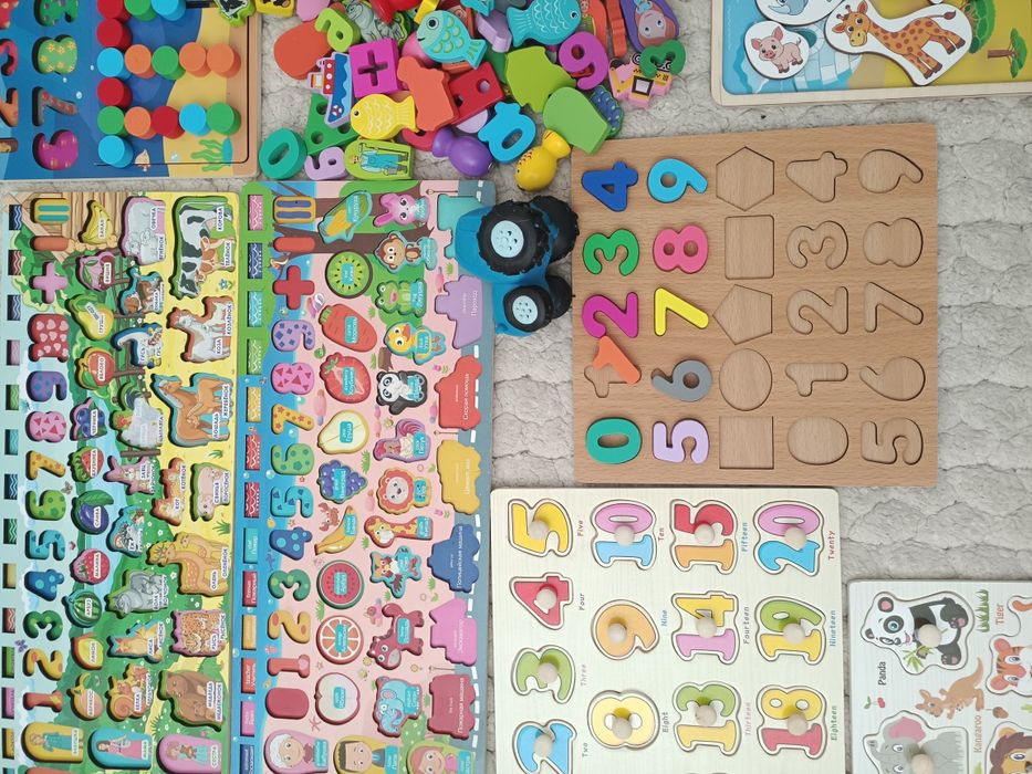 Пакет развивающих игрушек ( за все 3000)