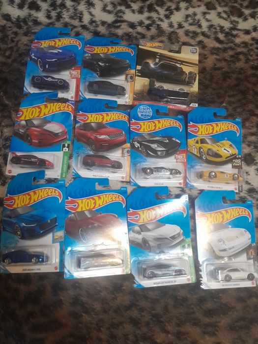 Машинки Hotweels
