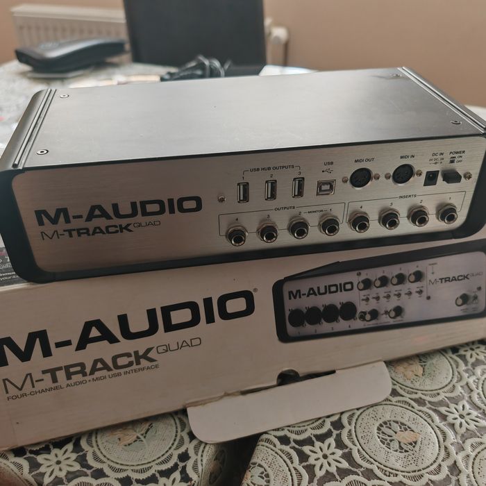 nterfață Audio M-Audio M-Track Quad – 4 Canale (Cutie + Alimentator) are  un mic zgomot de fondde fond