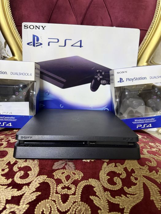 Playstation 4 slim, 2 джойстика