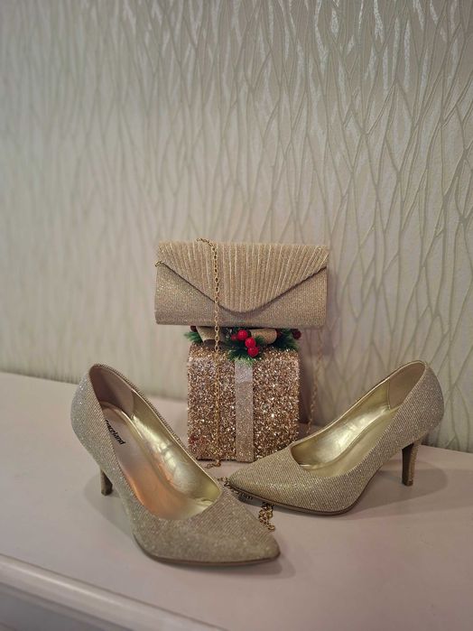 Комплект обувки номер 36 и чантичка