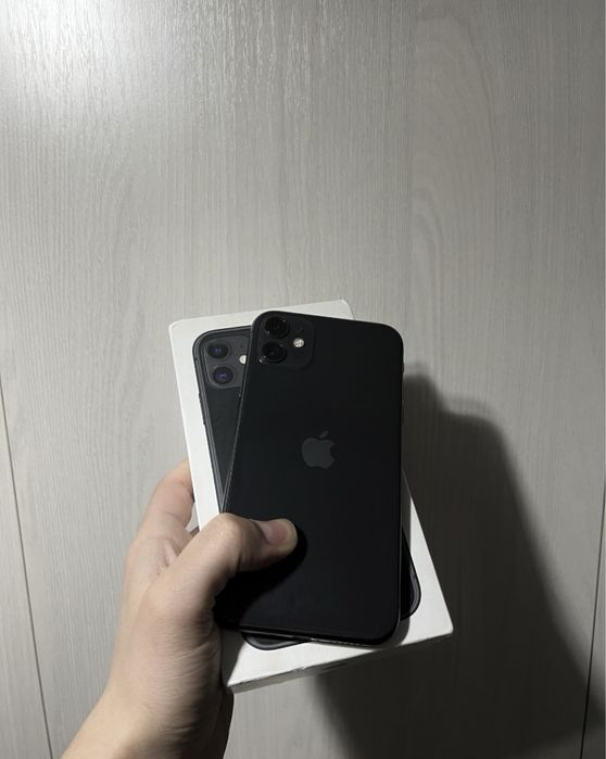 Продам айфон 11  с каробкой