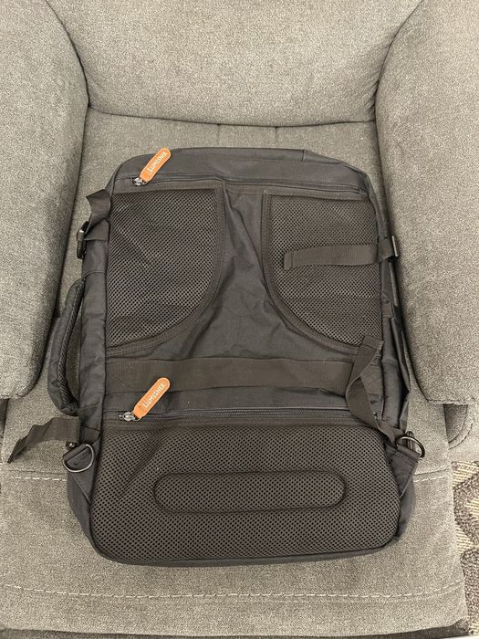 Ghiozdan pentru calatorit cu dimeniuni de 50×30×20 cm - cu extra pungi