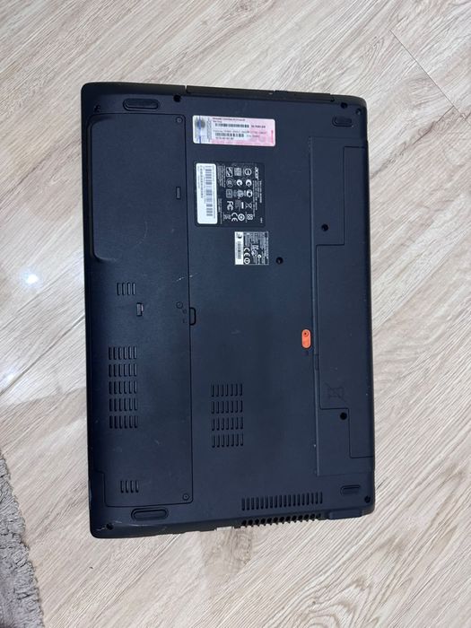 Ноутбук от acer  черный цвет