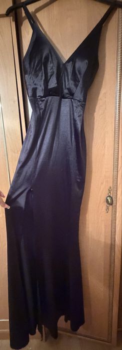 Vand rochii elegante, pretul este per bucata
