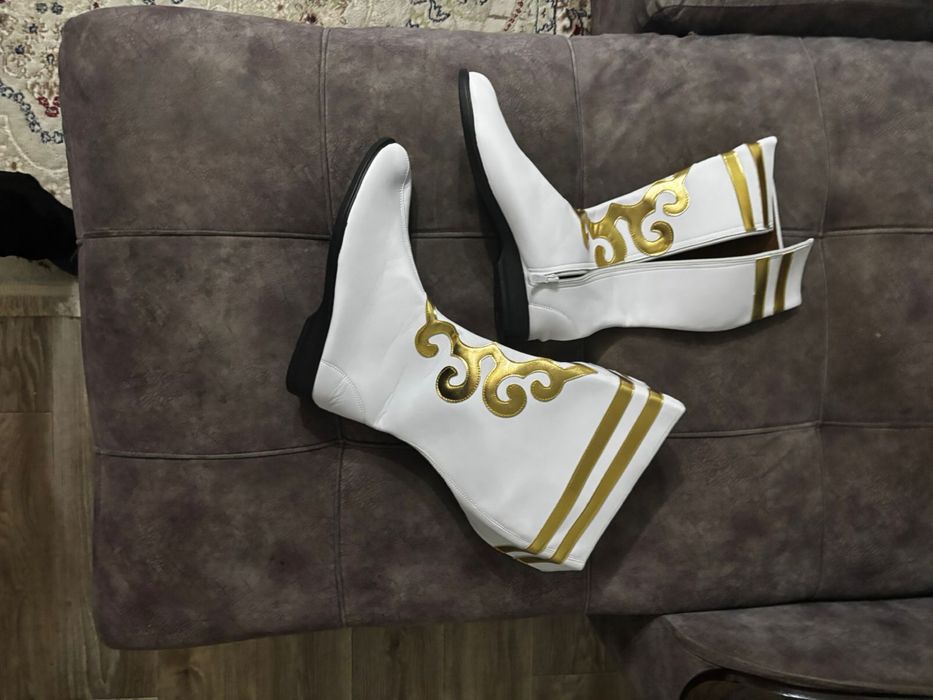 Национальная обувь