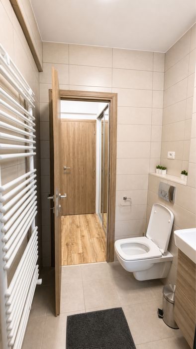 Inchiriez apartament