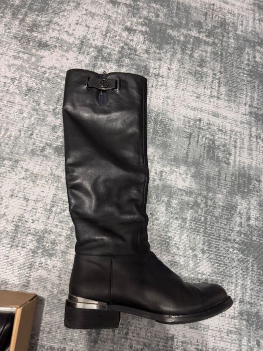 Продам кожанные сапоги