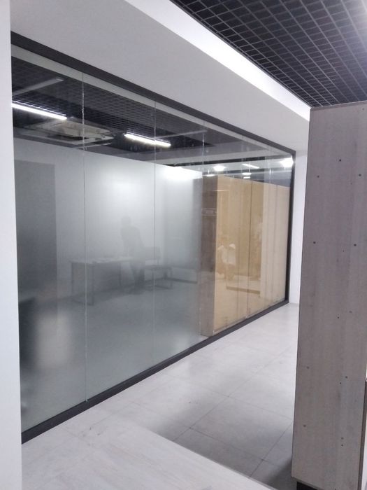 Офислар учун ойнали тусиклар.. Стеклянные перегородки для  офиса