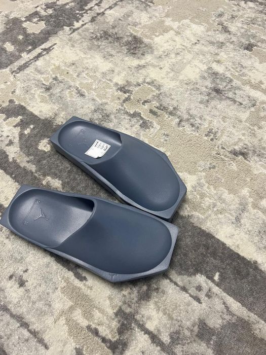 Șlapi Jordan numărul 42