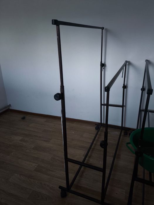 Вешалка напольная металлическая