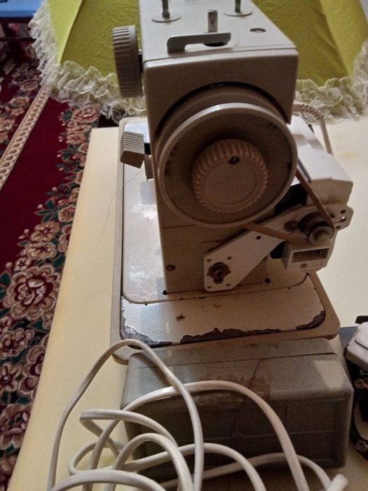 Продам швейную машинку
