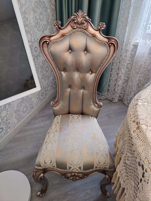 Стол со стульями