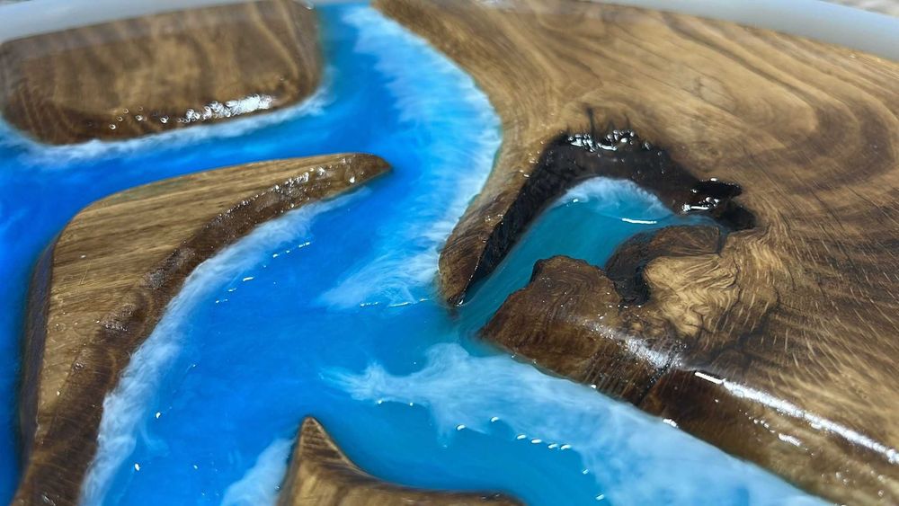 Masă de cafea lemn+rasină epoxidică-handmade,unicat.