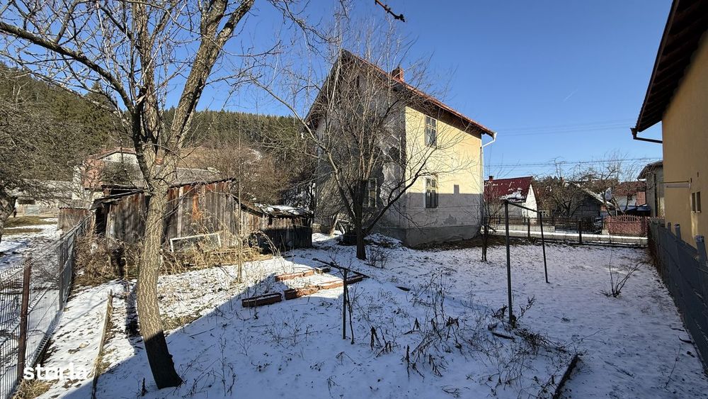Casă veche și teren 373 mp , zonă bună în Câmpulung Moldovenesc