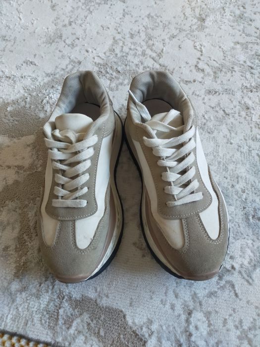 Кроссовки продам