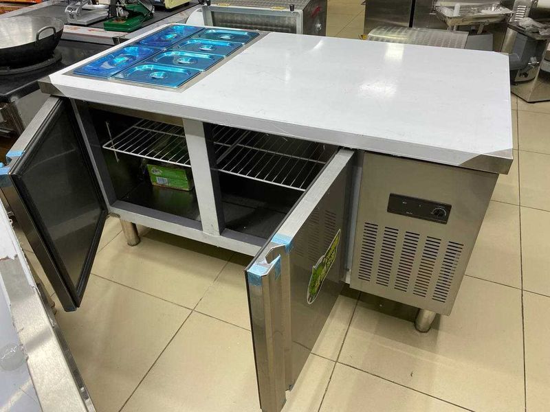 Саладетта, Холодильный стол с гастроемкостями для пиццы