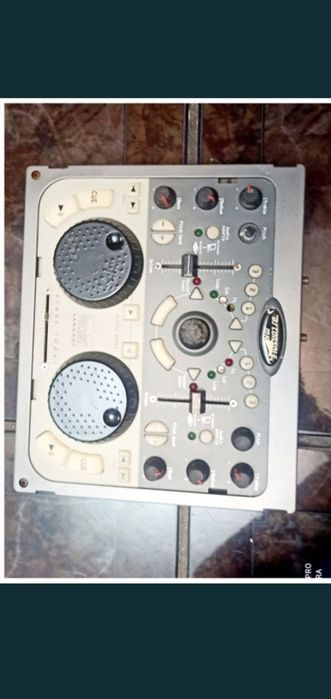 Mixer Behringer Consola DJ Hercule Mk2 /BOXE