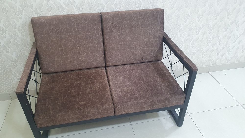 Срочно продам диван для офиса