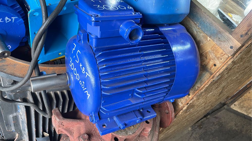 Электродвигатель насос редуктор вытяжка улитка элдвигатель вентилятор