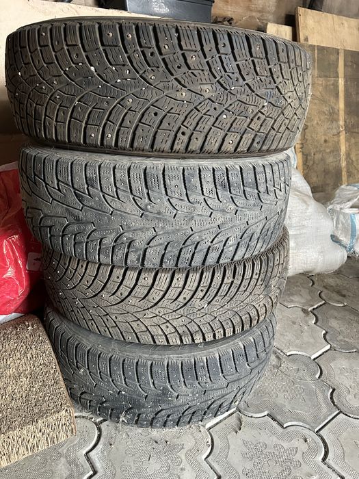 Продам шиповоную резину