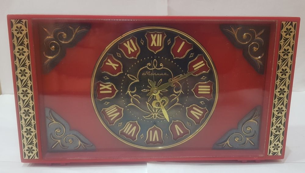 Продаются часы настольные