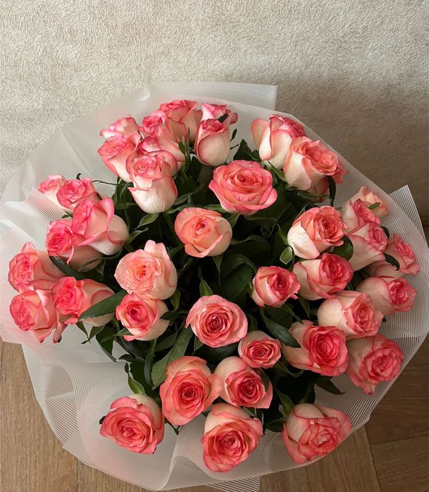 Розовые розы 35шт