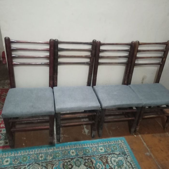 Yumshoq tahtali stullar
