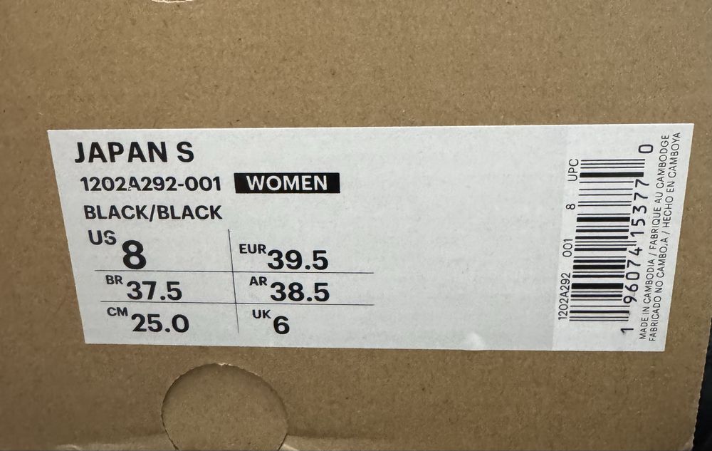 Кроссовки женские