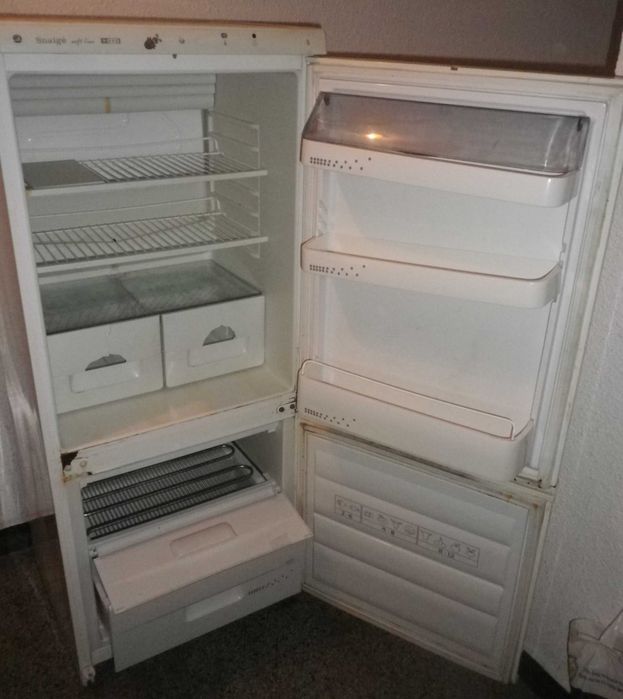 Продавам хладилник с фризер Snaige RF 270.2