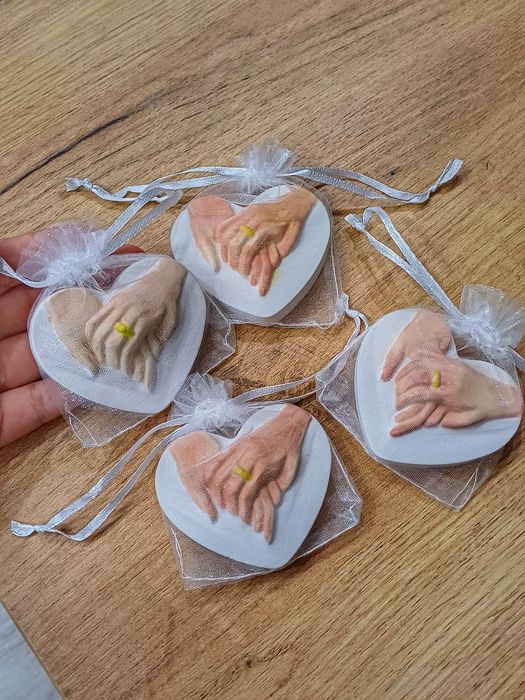 Подаръци за гости-бурканчета свещ от соев восък и гипсокерамика