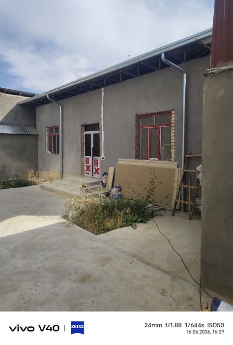 Zangi Ota yqin joyida 4 xonali uy sotiladi