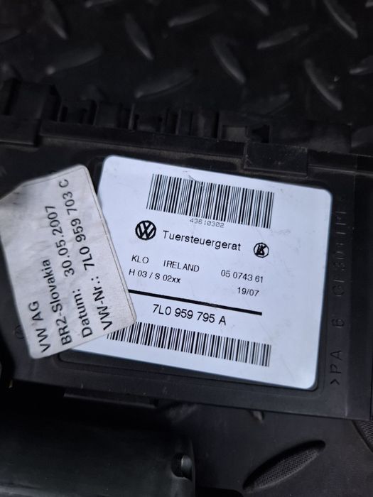 Моторчик стеклоподъёмника, задний левый.