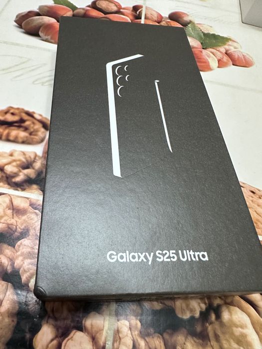 Чисто нов Samsung Galaxy S25 Ultra 512 GB Titanium Black цвят