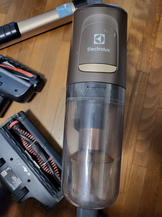 Вертикална прахосмукачка Electrolux Ultimate 800