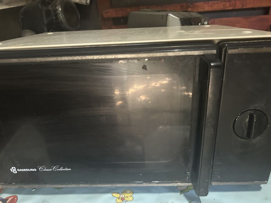 Cuptor cu microunde Samsung RE-200D – funcționează foarte bine