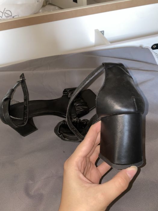 Туфли на низком каблуке